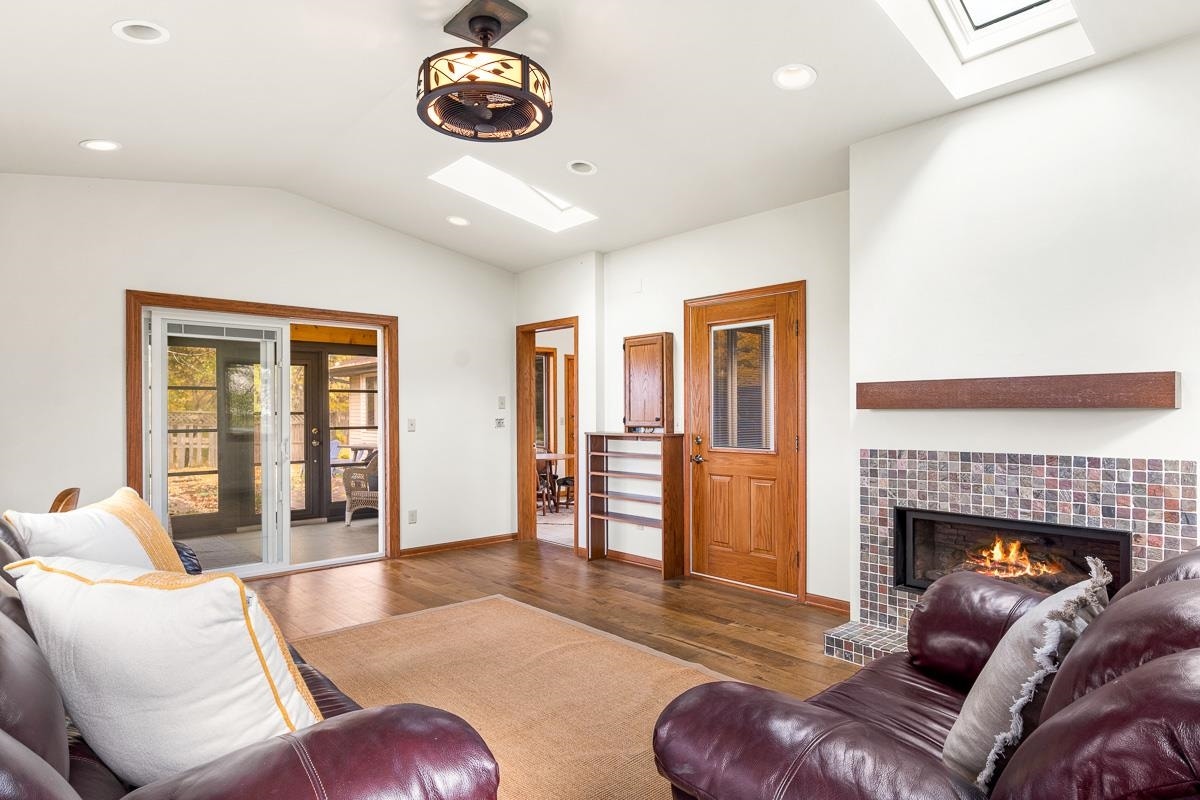 487 County Road Ff, Utica, WI 54964