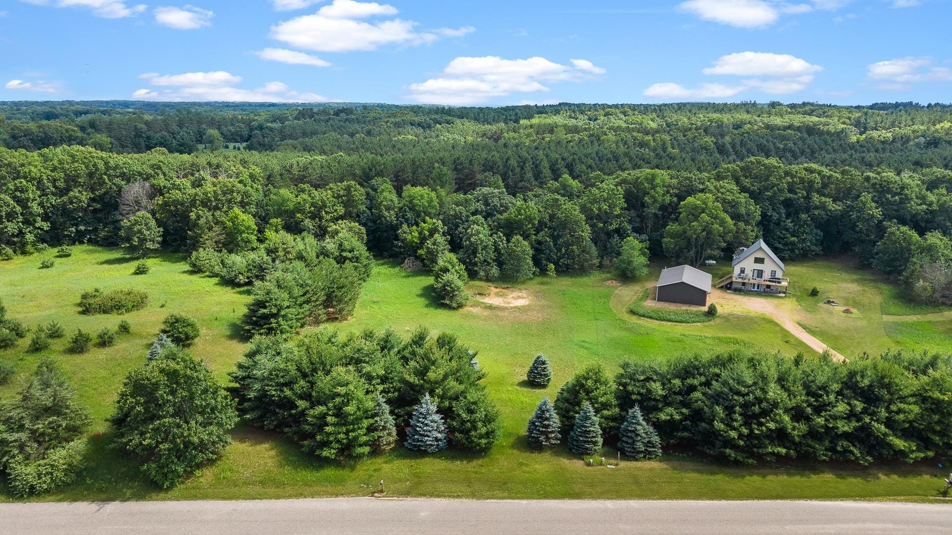 191 Fish Court, Jackson, WI 53952