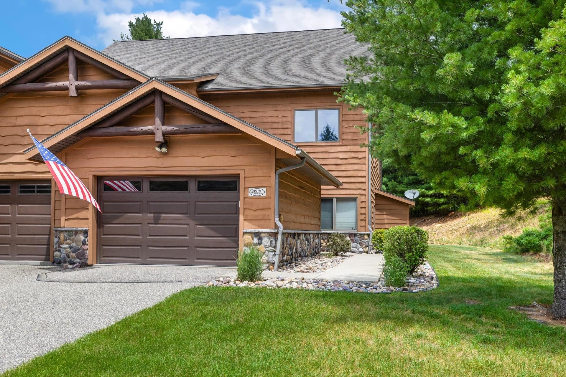W4112 Vista Drive, #8, Germantown, WI 53948