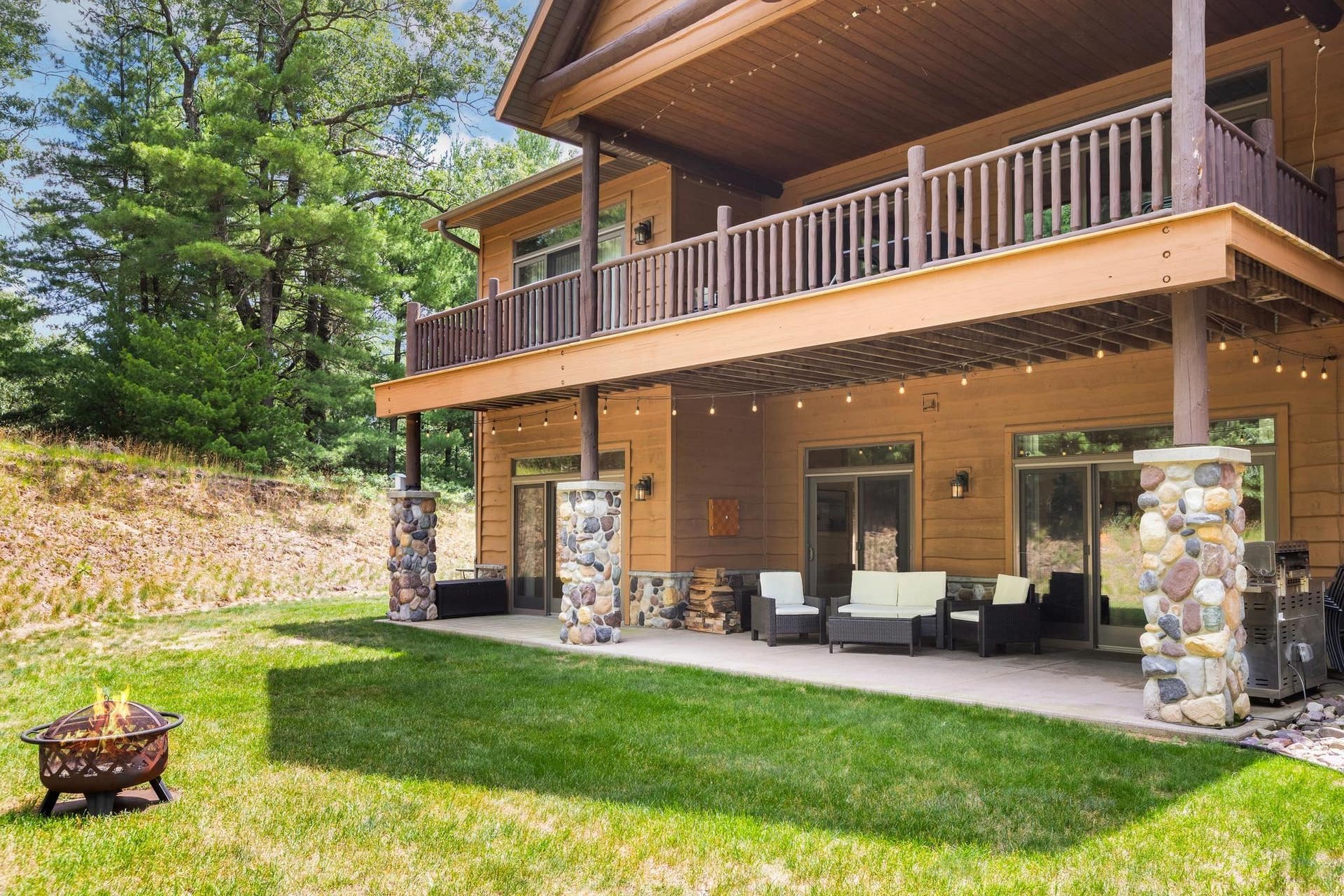 W4112 Vista Drive, #8, Germantown, WI 53948