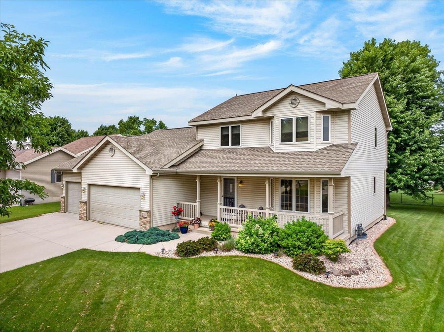 Property photo for 318 Burl Oak Drive, Deforest, WI