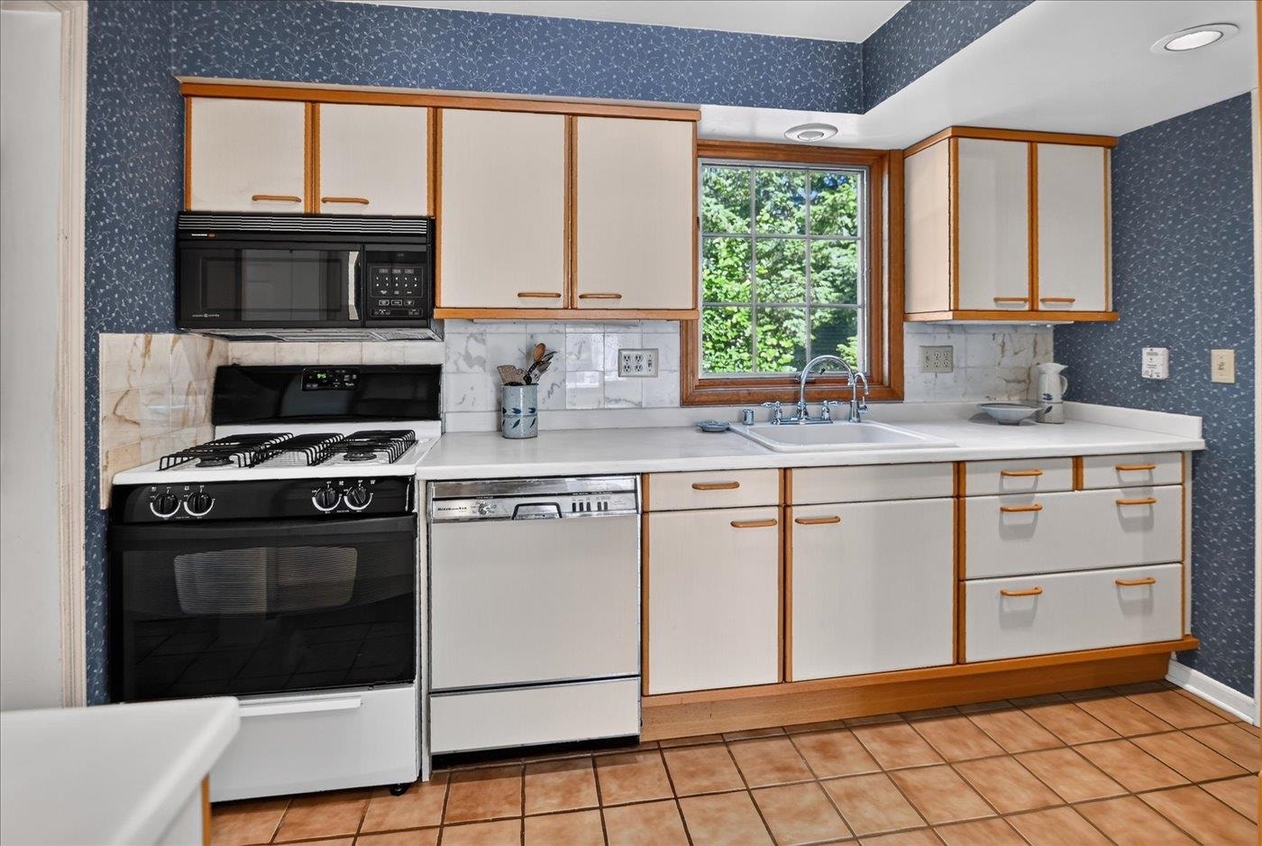 3900 Manitou Way, Madison, WI 53711