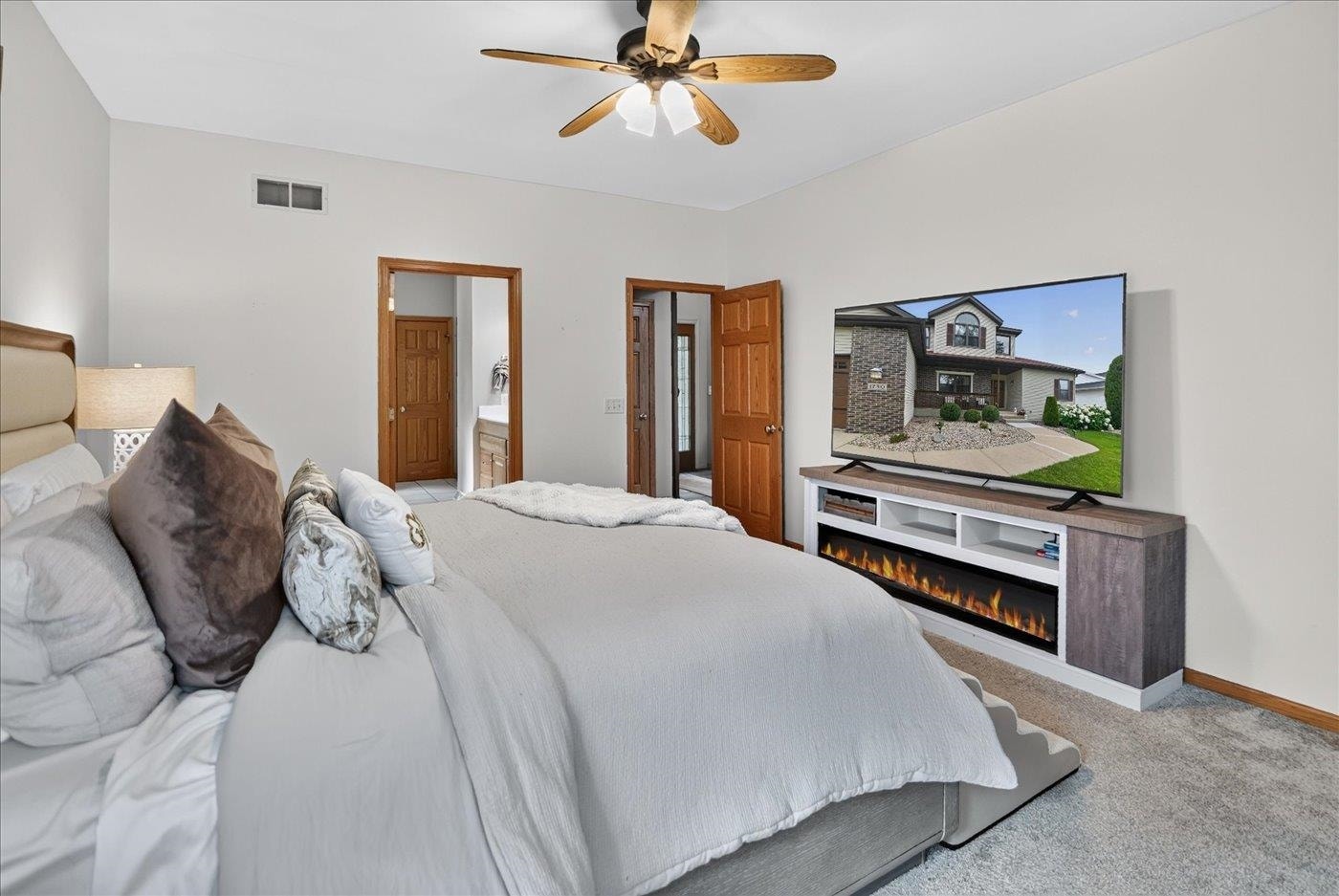 1730 Stonehaven Drive, Sun Prairie, WI 53590