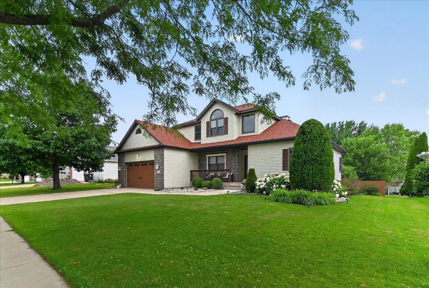 1730 Stonehaven Drive, Sun Prairie, WI 53590