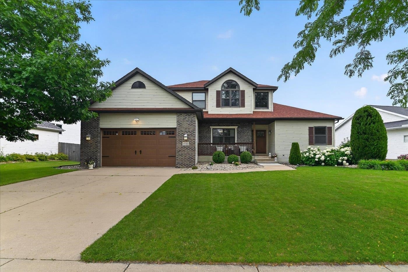1730 Stonehaven Drive, Sun Prairie, WI 53590