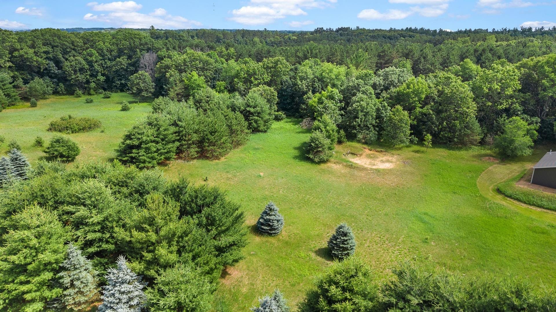 191 Fish Court, Jackson, WI 53952