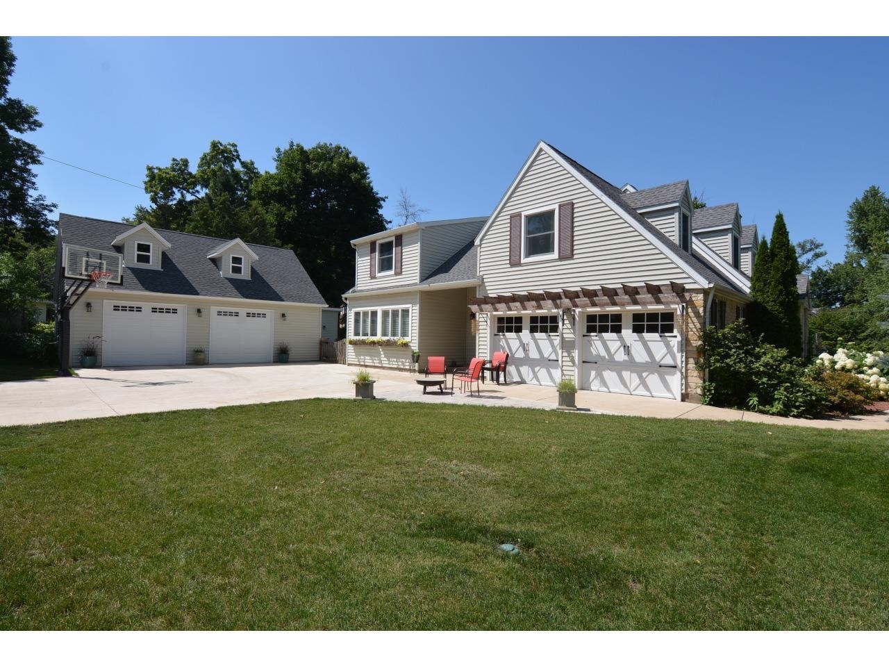 5601 Lake Mendota Drive, Madison, WI 53705
