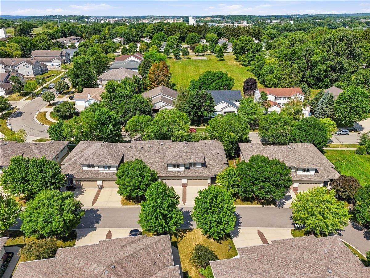 27 Windswept Way, Fitchburg, WI 53719