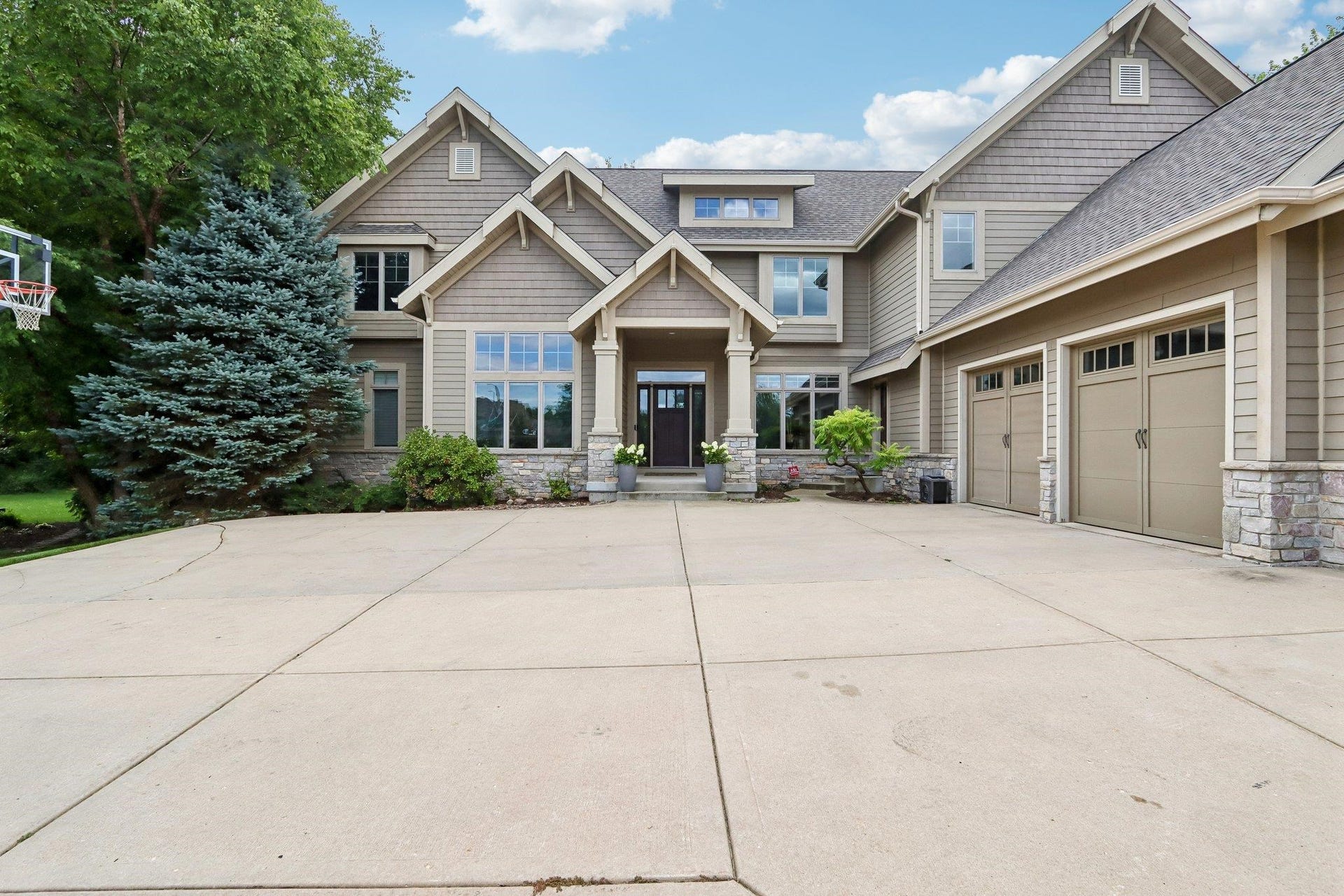 9913 Shadow Ridge Trail, Madison, WI 53562