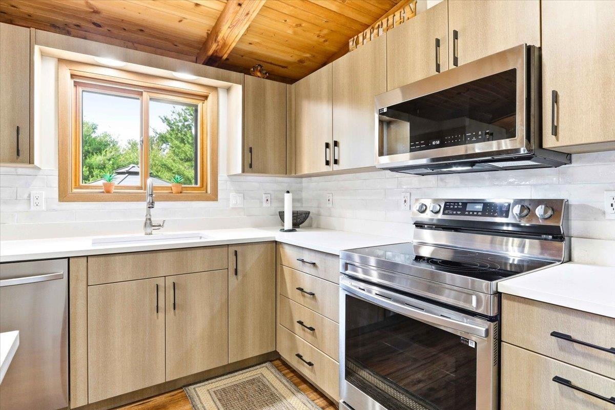 2317 W 18th Drive, Quincy, WI 53934
