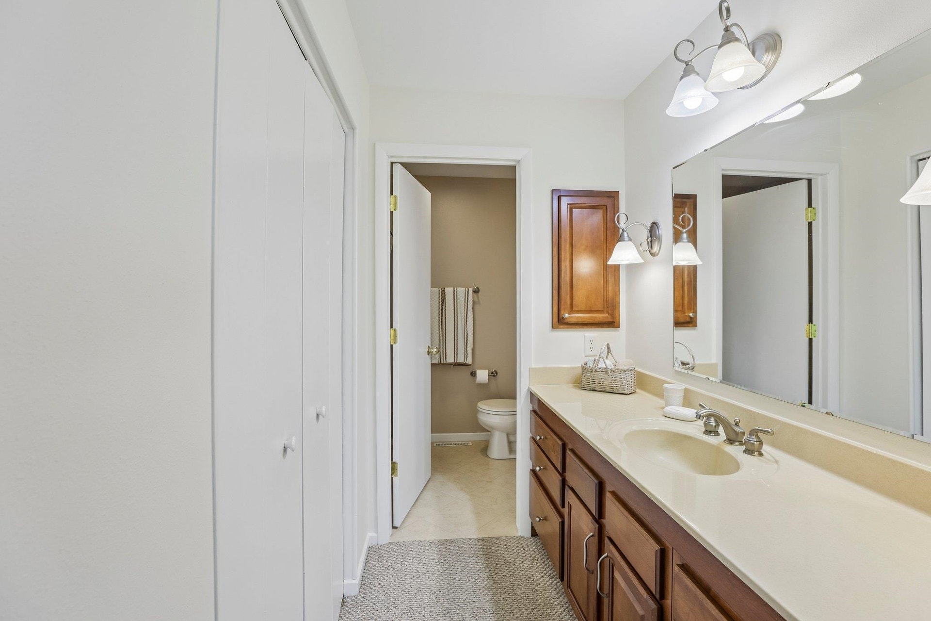 2 Oak Creek Trail, Madison, WI 53717