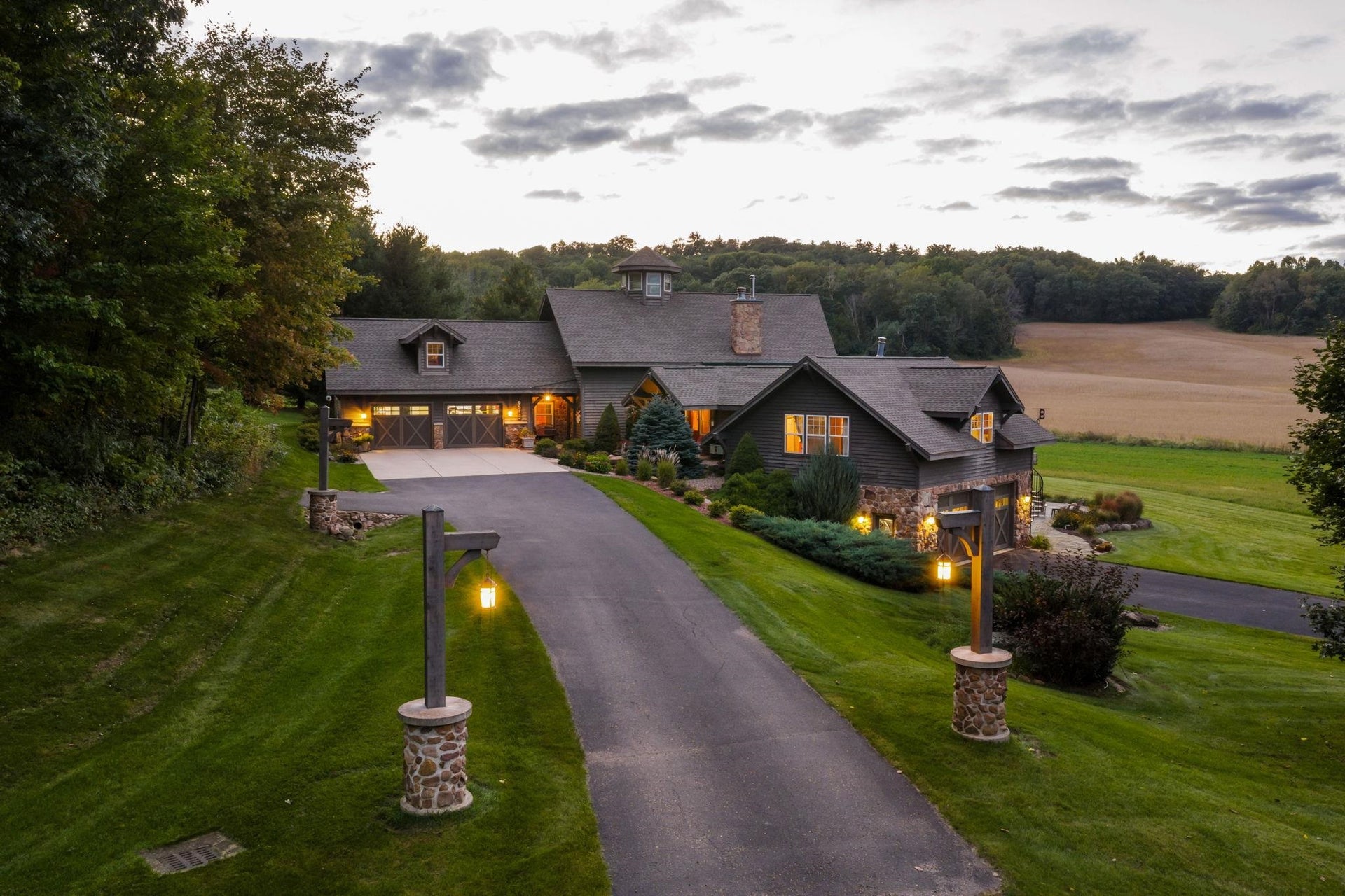 E9512 Freedom Road, Honey Creek, WI 53951