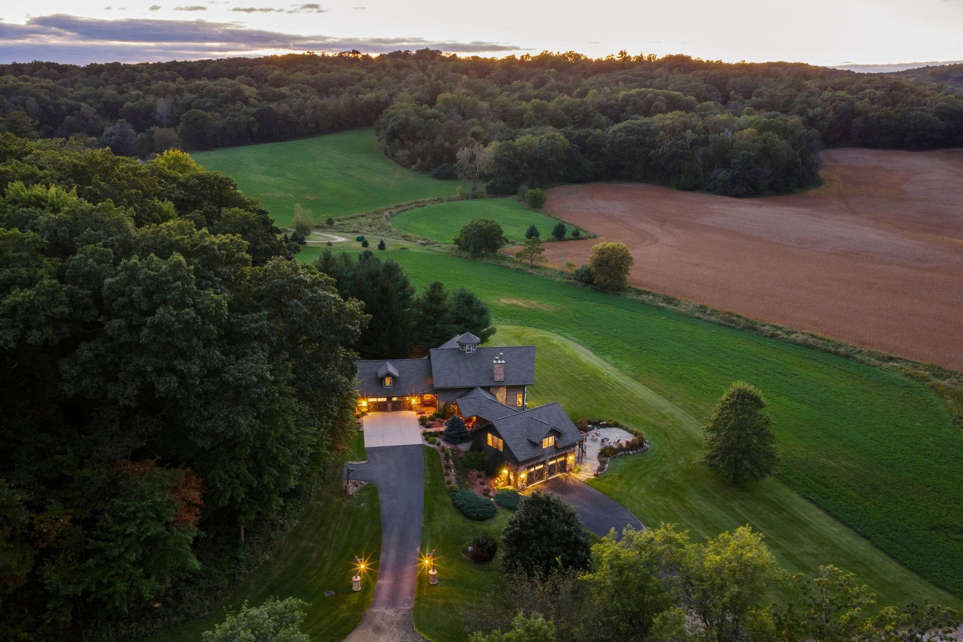 E9512 Freedom Road, Honey Creek, WI 53951