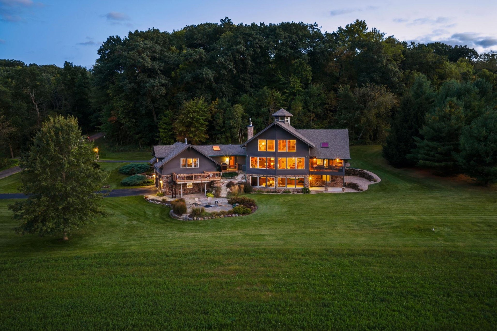 E9512 Freedom Road, Honey Creek, WI 53951