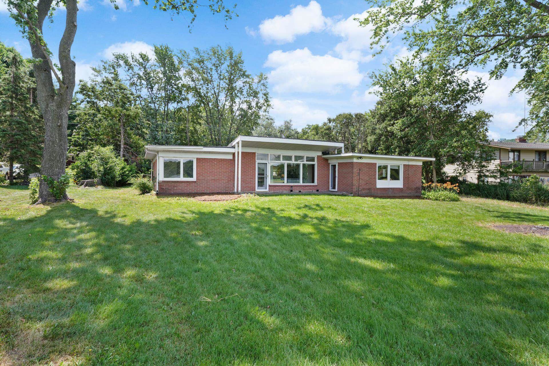 3048 Waunona Way, Madison, WI 53713