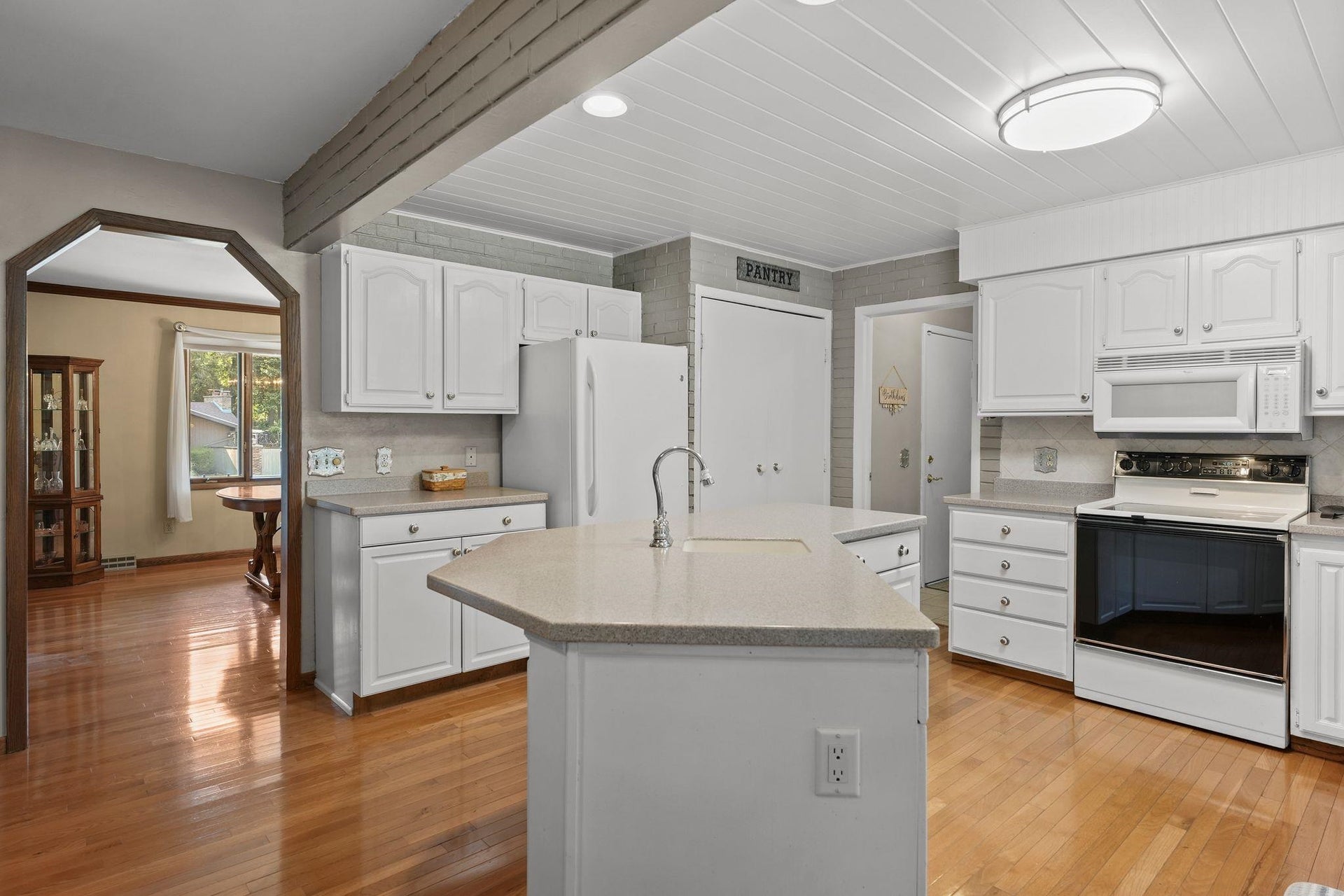 6211 Indian Mound Drive, McFarland, WI 53558