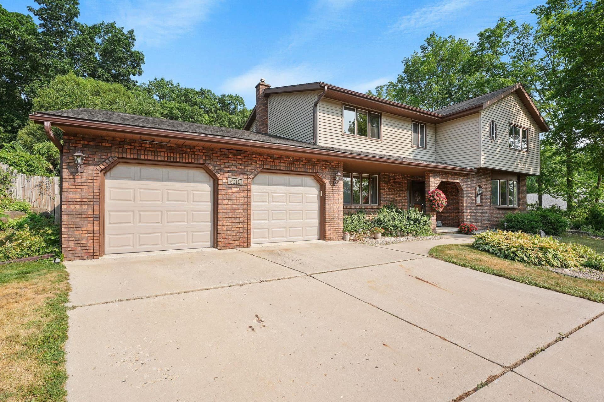 6211 Indian Mound Drive, McFarland, WI 53558