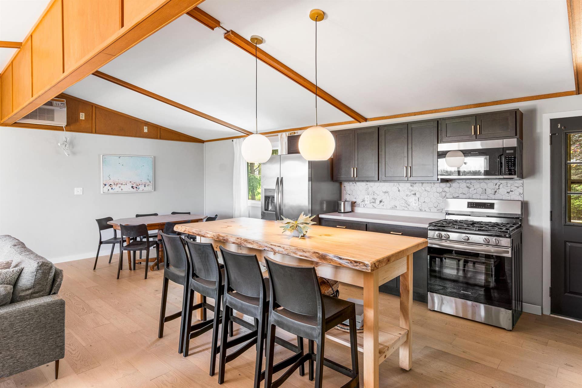 W3141 Bay Road, Brooklyn, WI 54941
