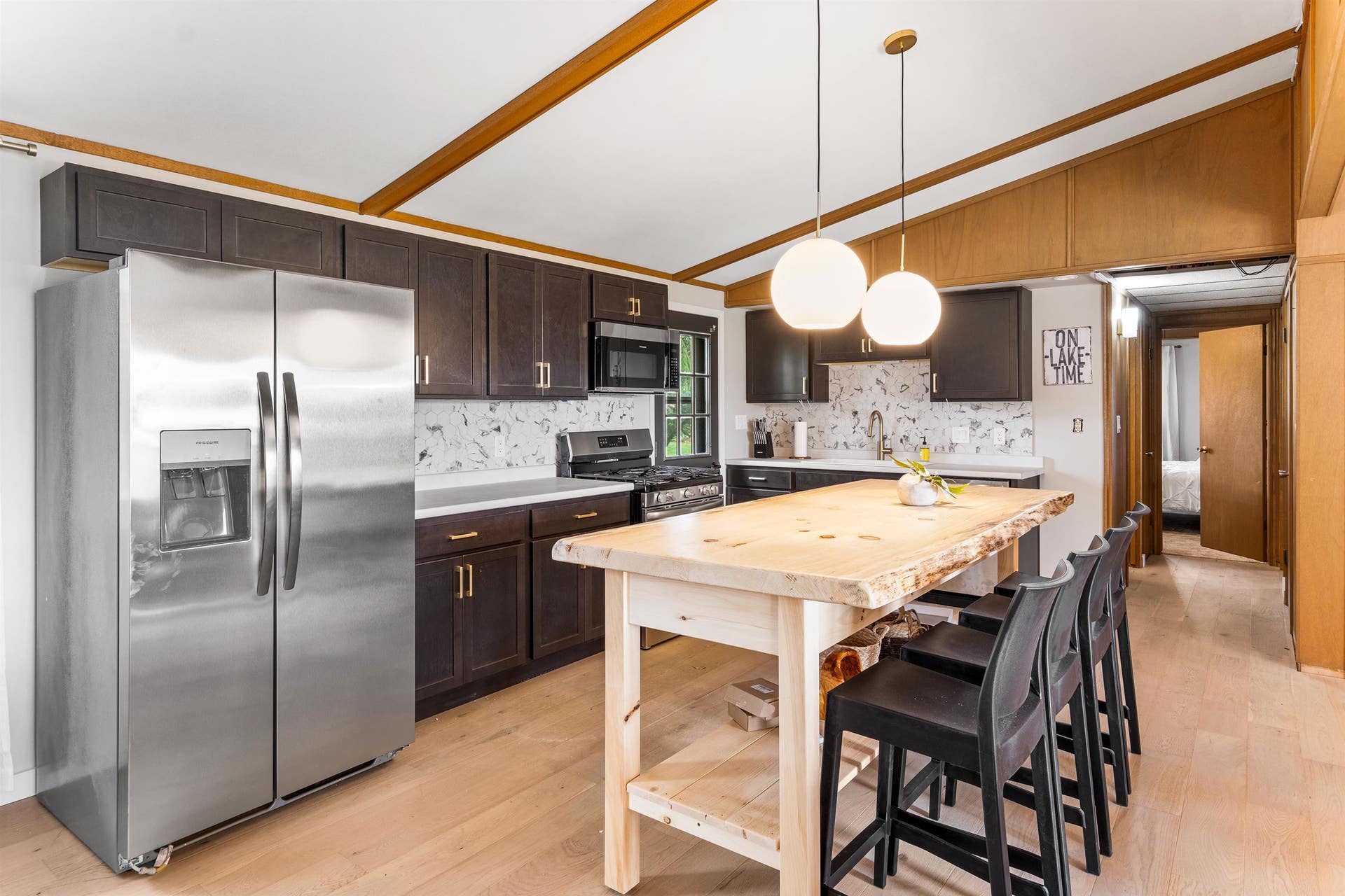 W3141 Bay Road, Brooklyn, WI 54941