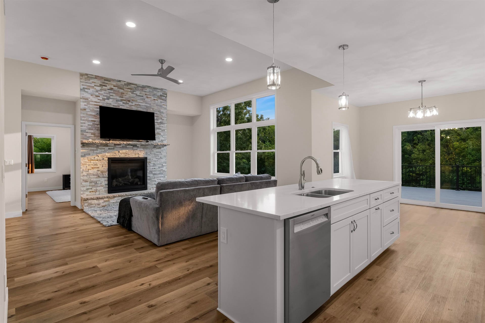 5611 N Vista, Janesville, WI 53548