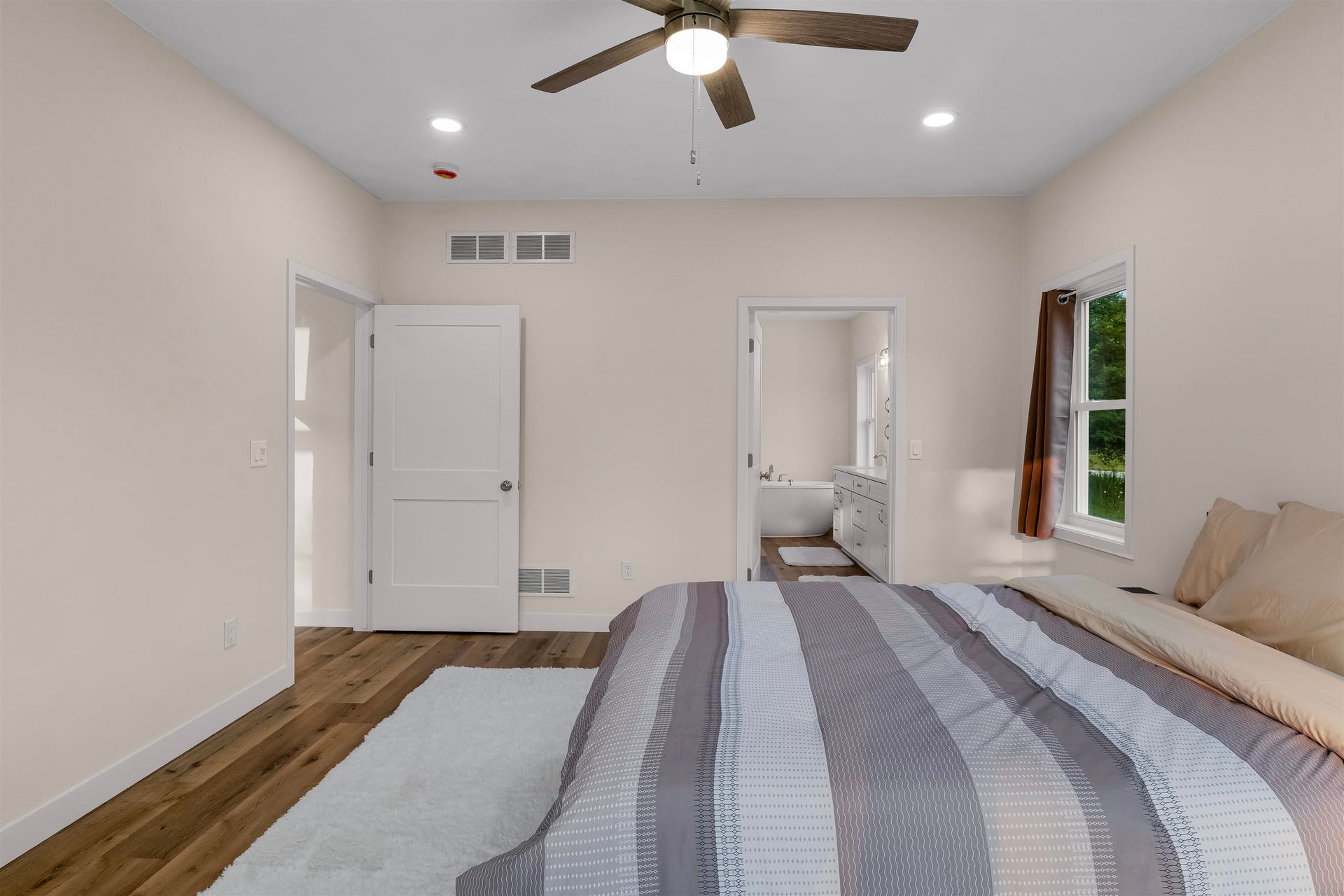 5611 N Vista, Janesville, WI 53548
