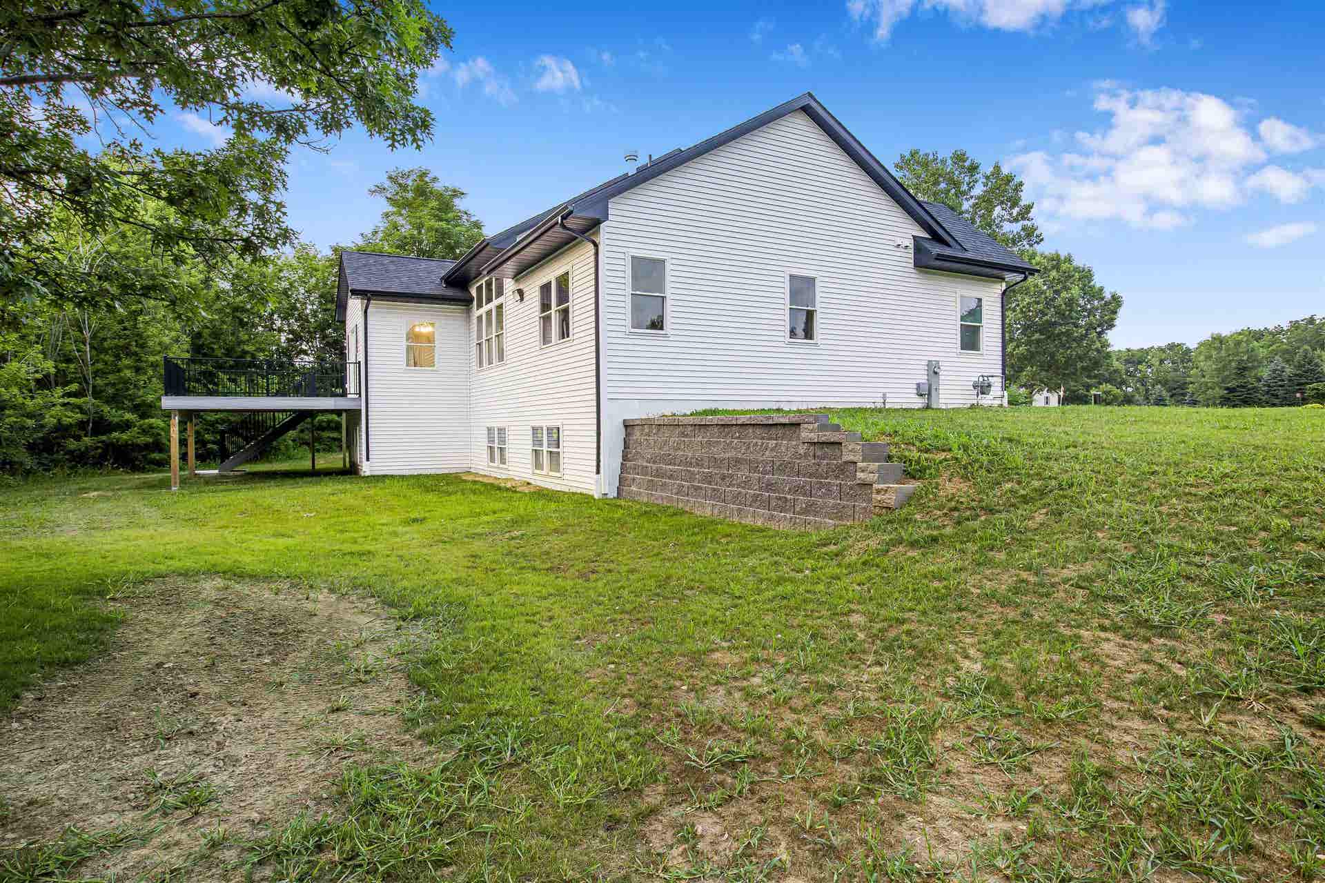 5611 N Vista, Janesville, WI 53548