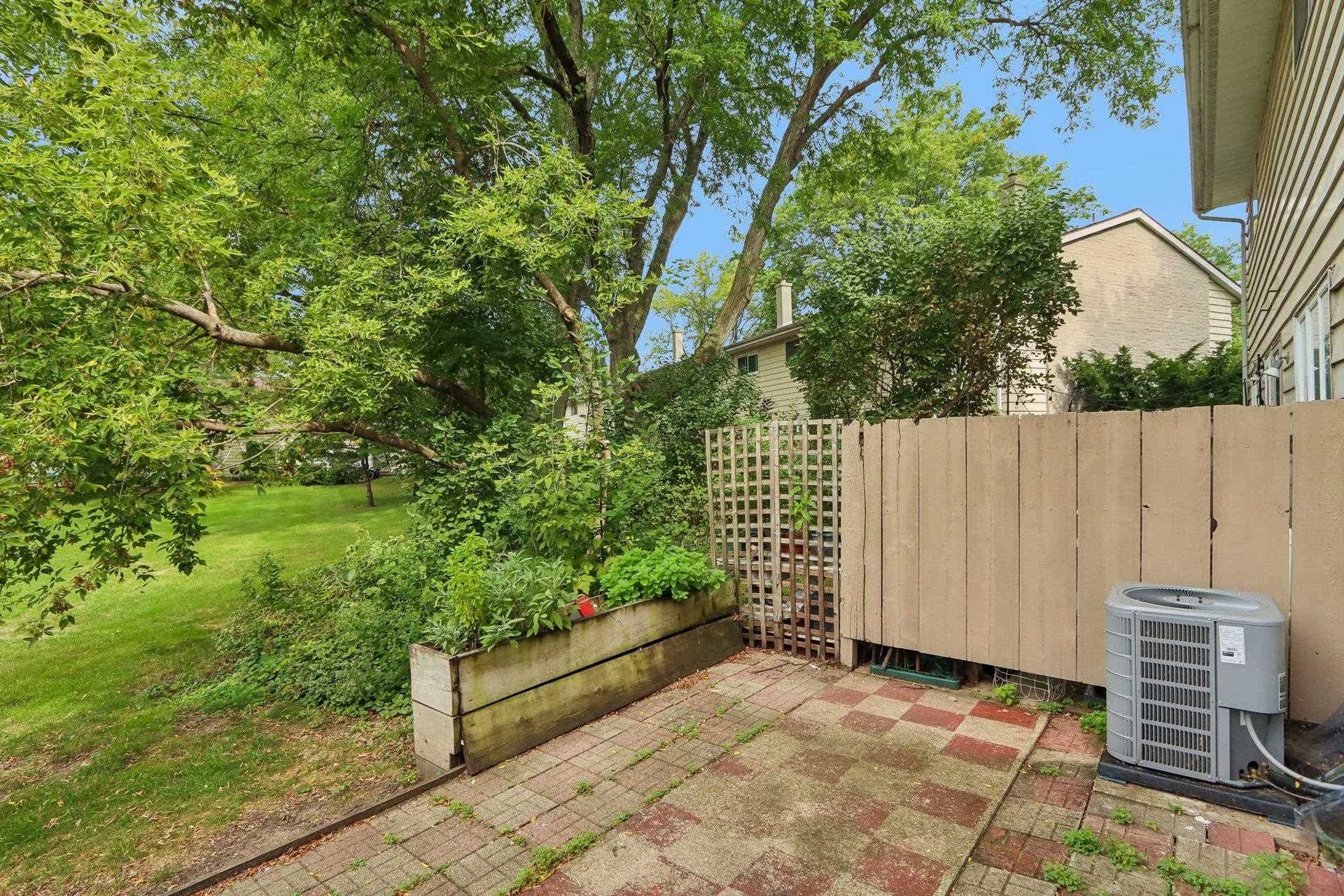 95 S Lakewood Gardens Lane, Madison, WI 53704