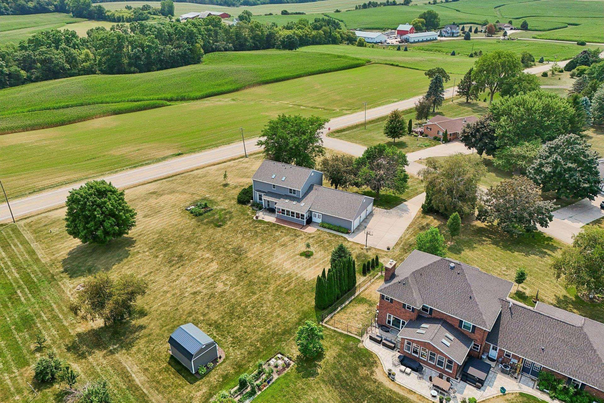 5220 Scenic Ridge Trail, Springfield, WI 53562