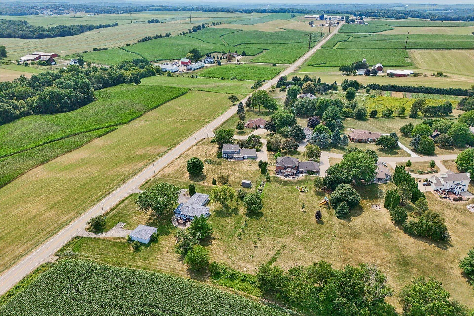 5220 Scenic Ridge Trail, Springfield, WI 53562