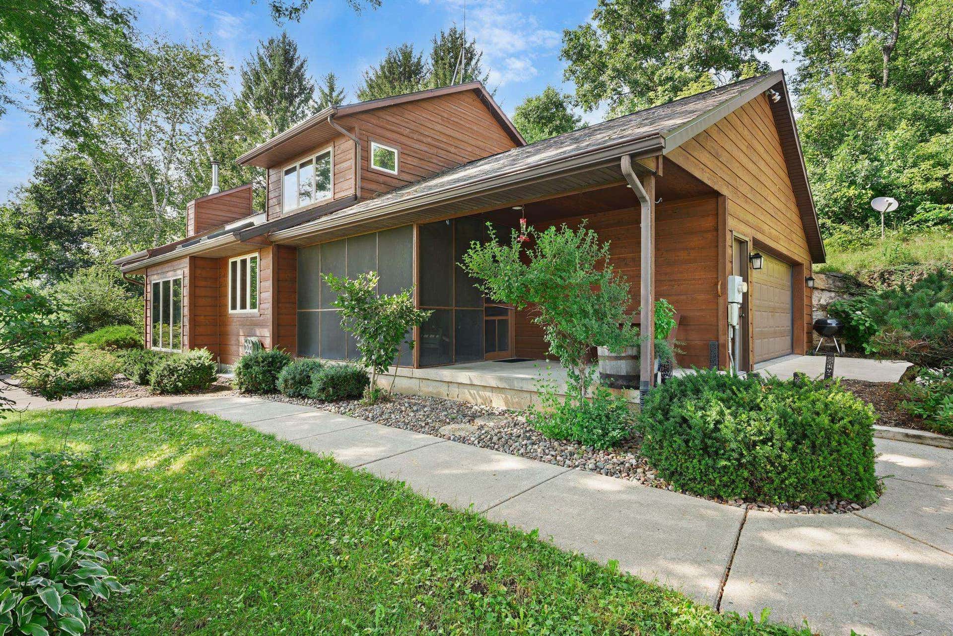 10576 Mayflower Road, Blue Mounds, WI 53572