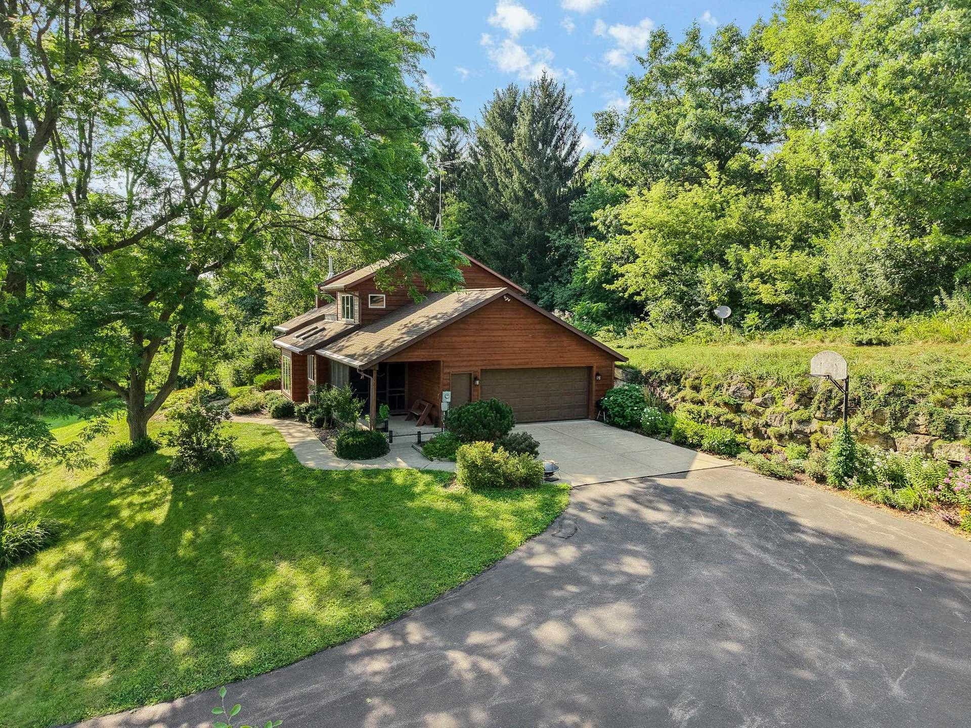 10576 Mayflower Road, Blue Mounds, WI 53572