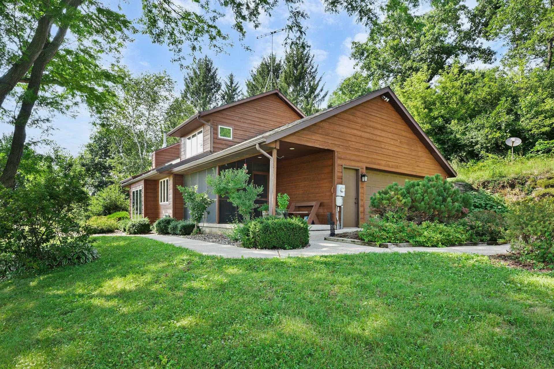 10576 Mayflower Road, Blue Mounds, WI 53572