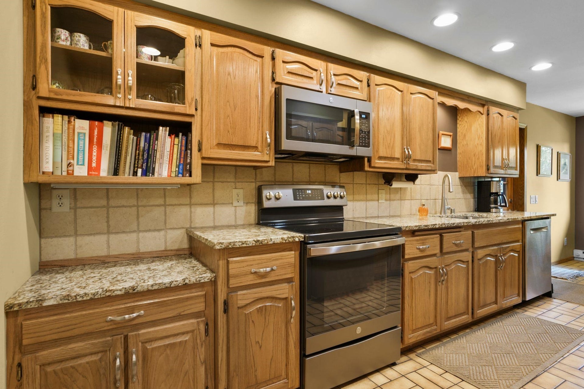 10576 Mayflower Road, Blue Mounds, WI 53572