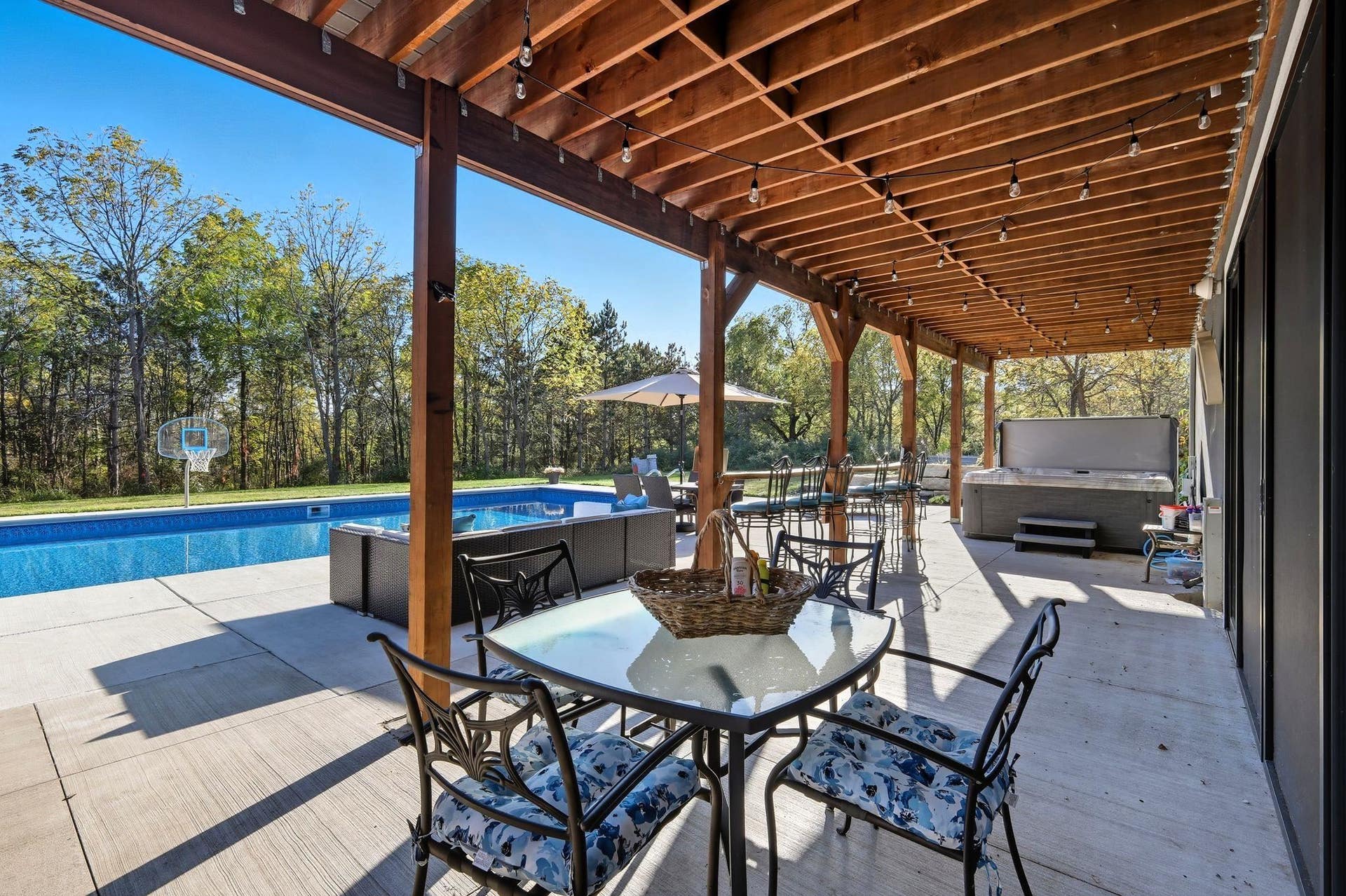 N4280 Crane Hollow Court, Caledonia, WI 53901-8819