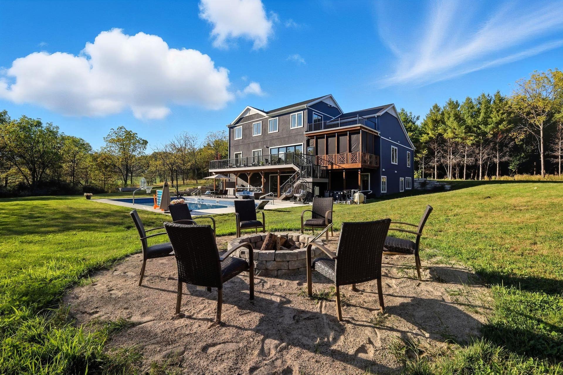 N4280 Crane Hollow Court, Caledonia, WI 53901-8819