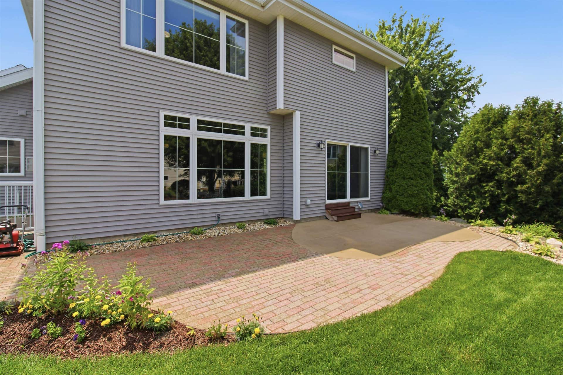 709 Pleasant Valley Parkway, Waunakee, WI 53597