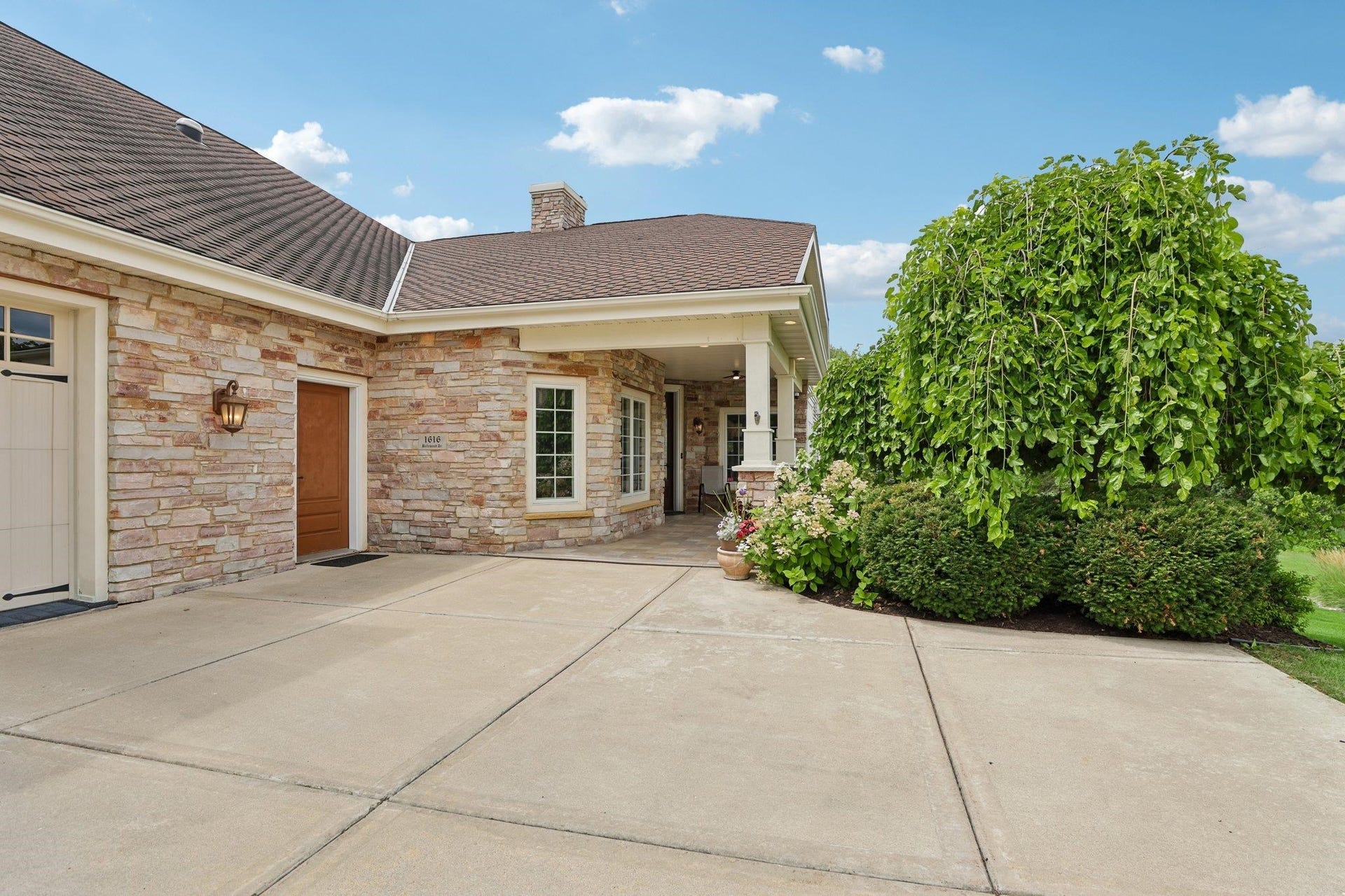1616 Bellewood Drive, Waunakee, WI 53597