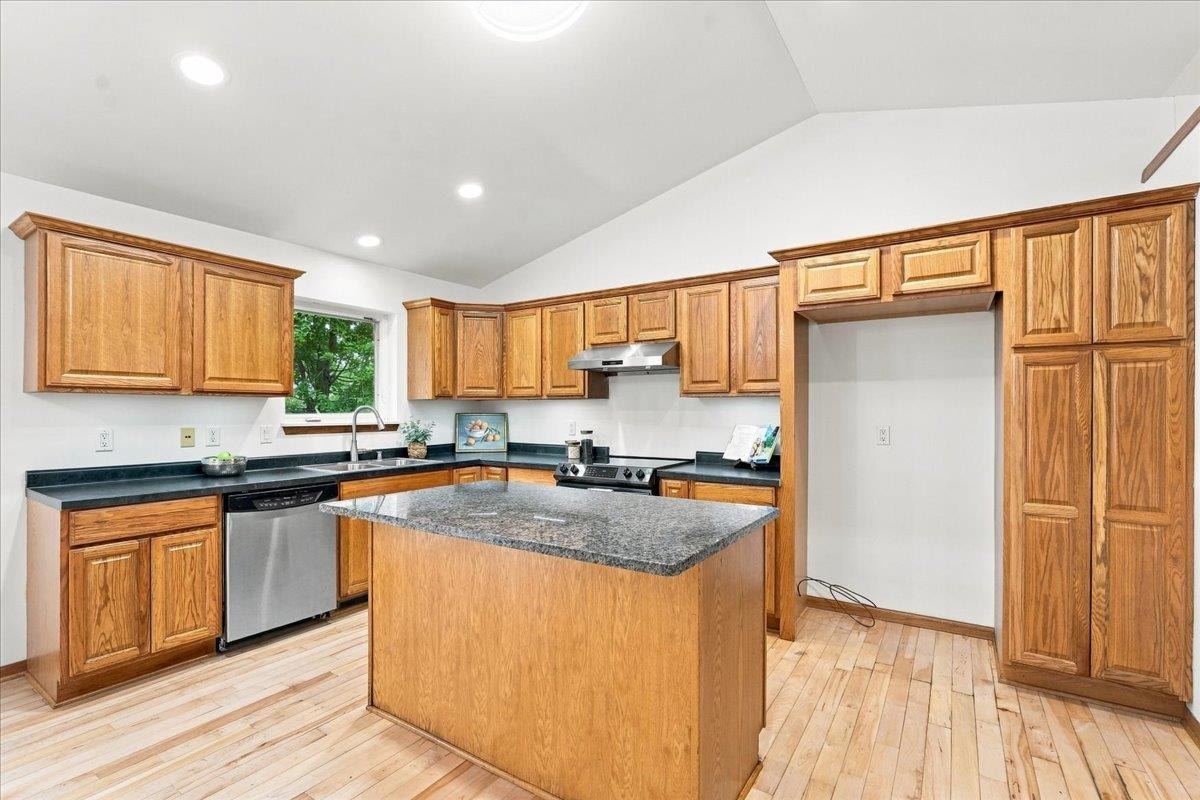2880 Crinkle Root Drive, Fitchburg, WI 53711