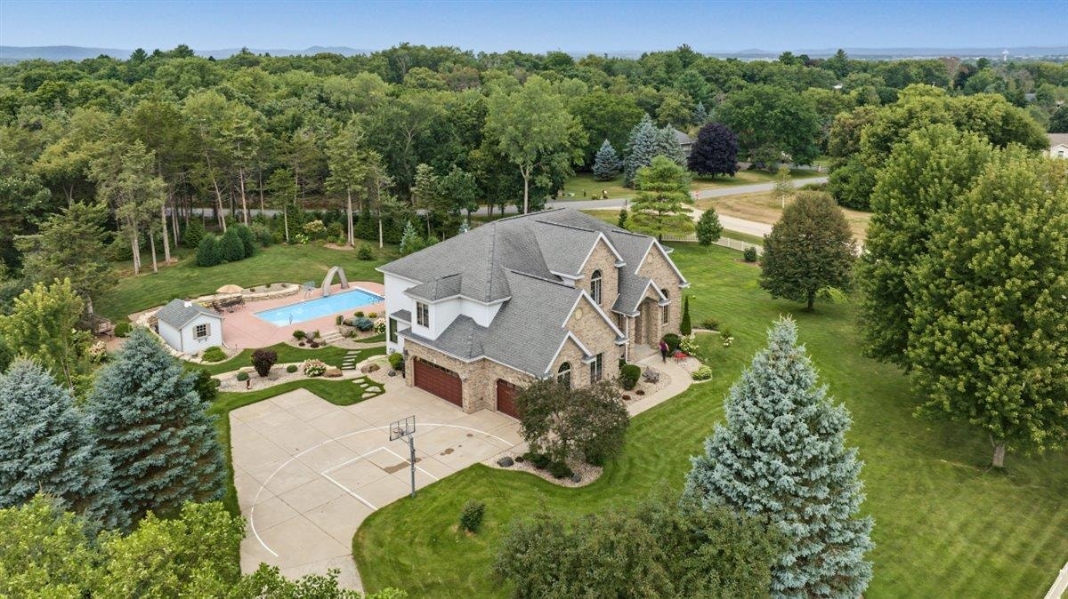7341 Lone Cedar Court, Roxbury, WI 53583
