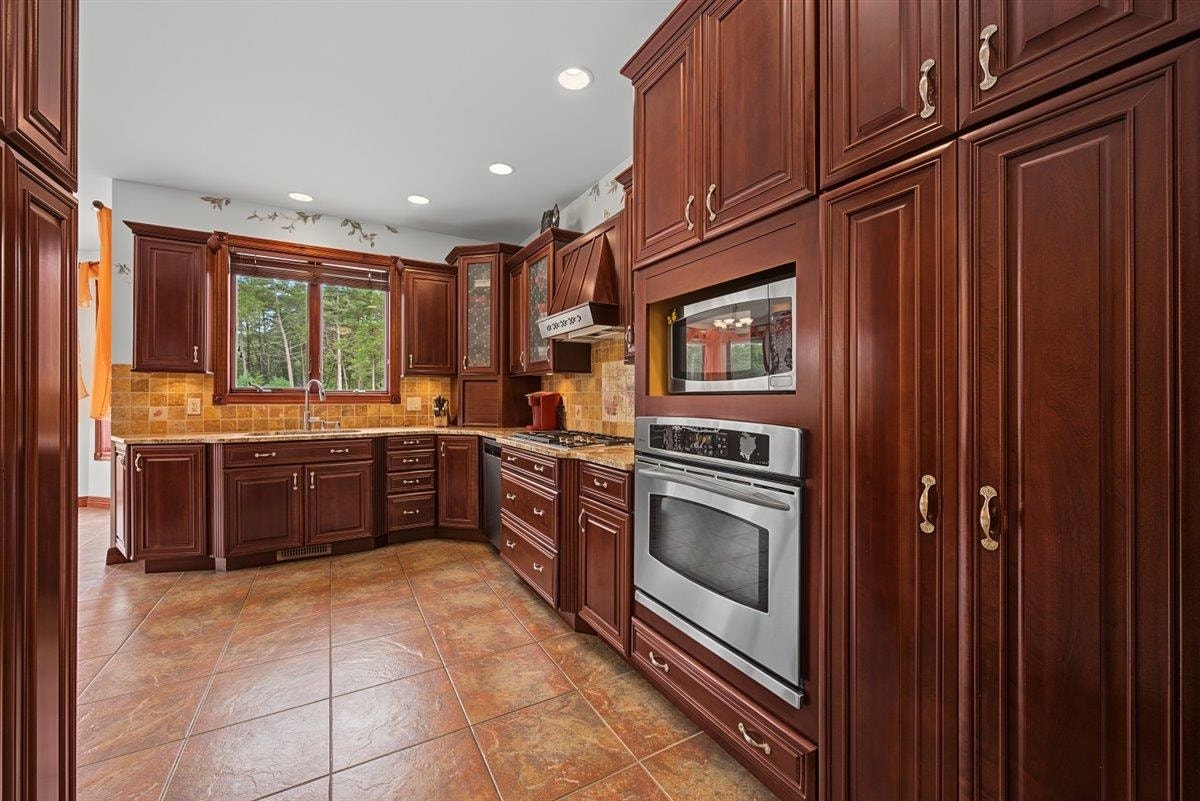 7341 Lone Cedar Court, Roxbury, WI 53583