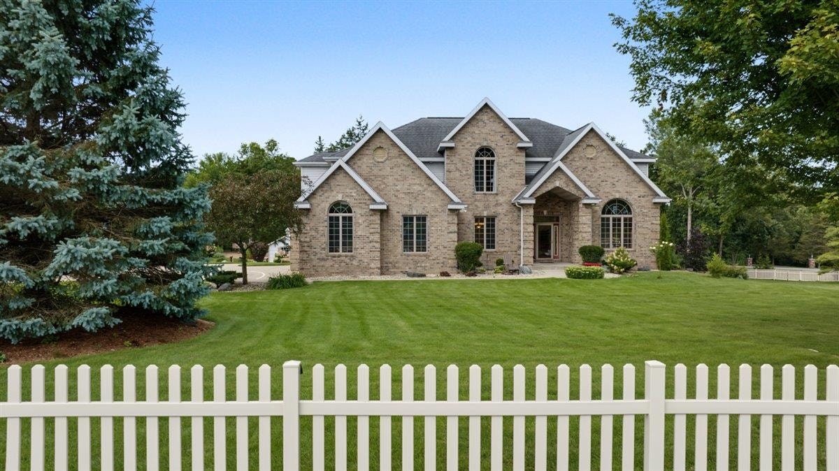 7341 Lone Cedar Court, Roxbury, WI 53583
