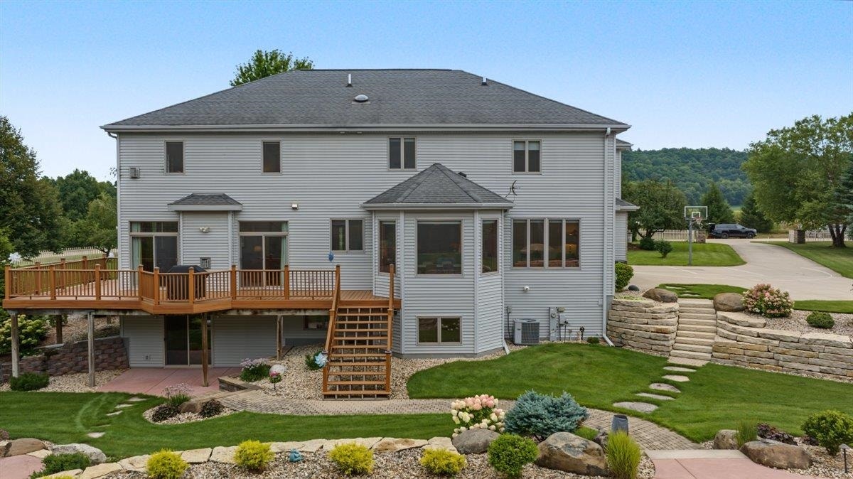 7341 Lone Cedar Court, Roxbury, WI 53583