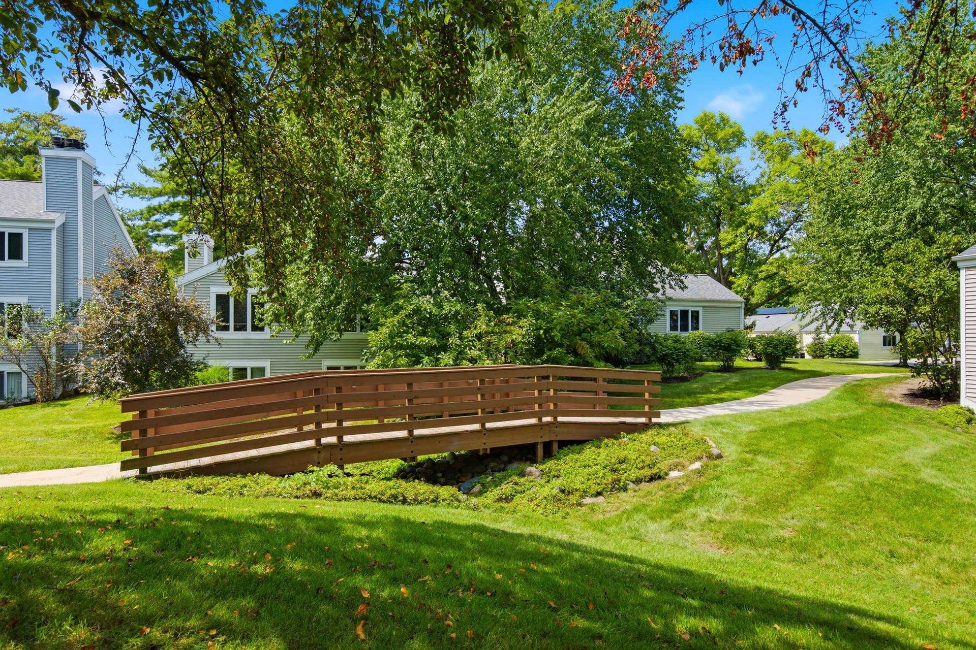 51 Oak Creek Trail, Madison, WI 53717