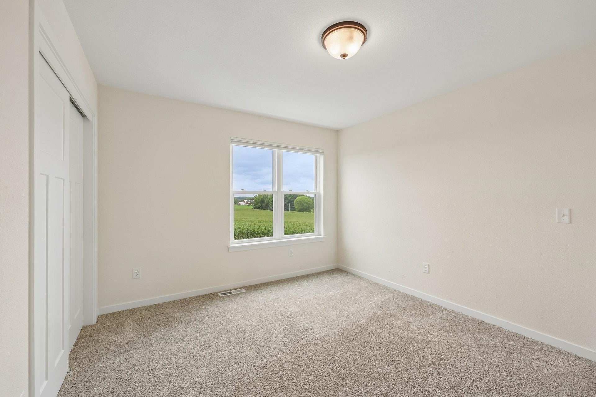 201 Trail View Lane, Lake Mills, WI 53551