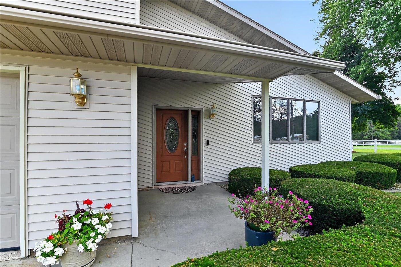 4956 Enchanted Valley Road, Springfield, WI 53562
