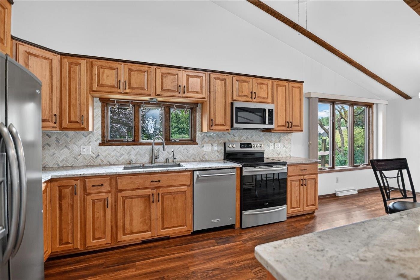 4956 Enchanted Valley Road, Springfield, WI 53562