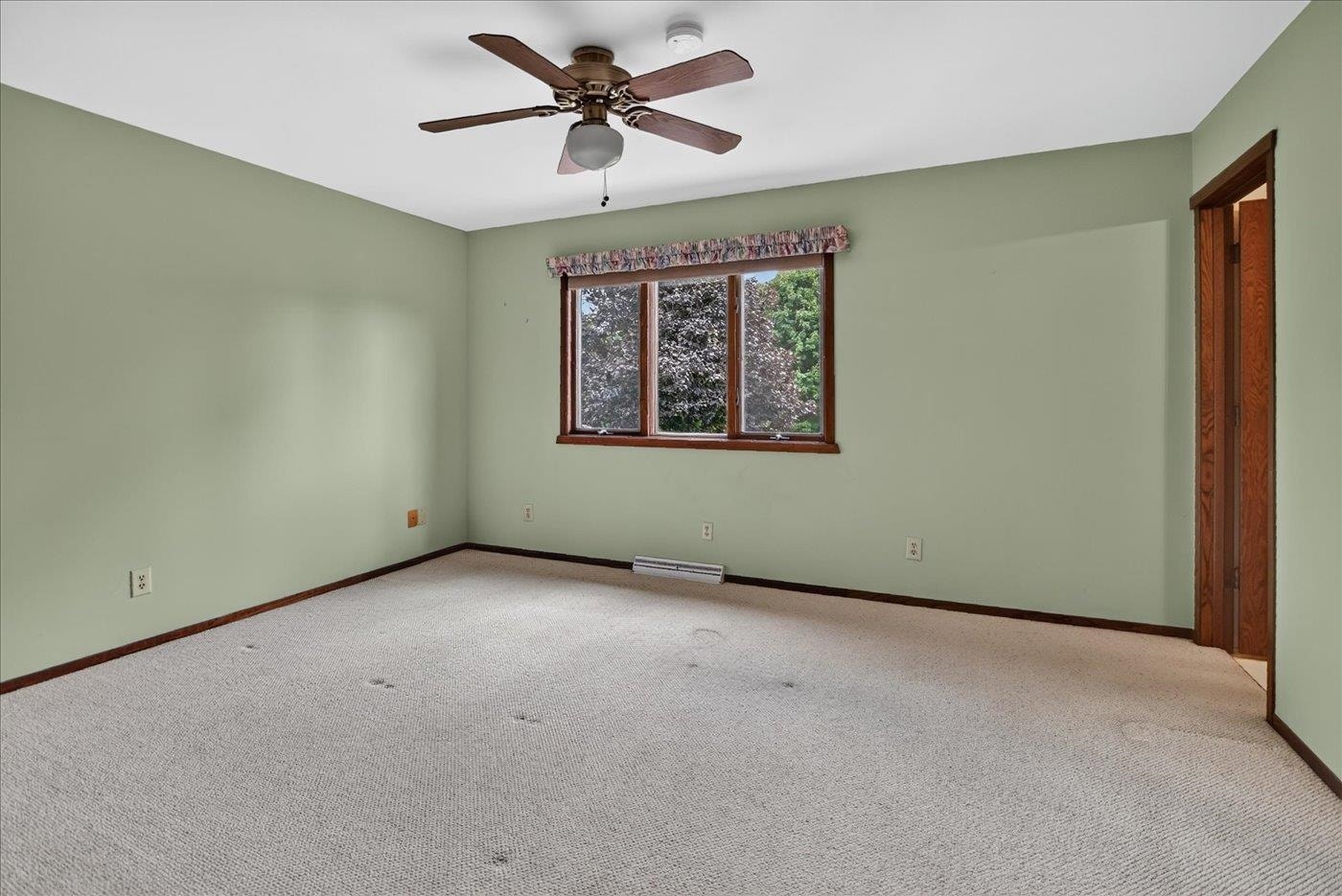 4956 Enchanted Valley Road, Springfield, WI 53562