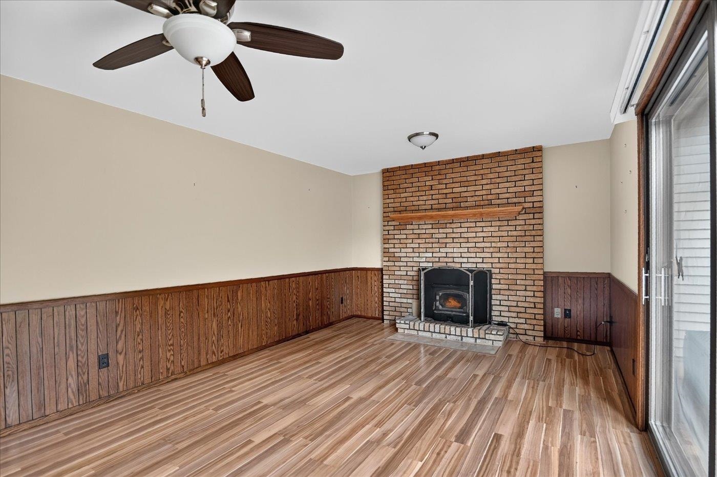 4956 Enchanted Valley Road, Springfield, WI 53562