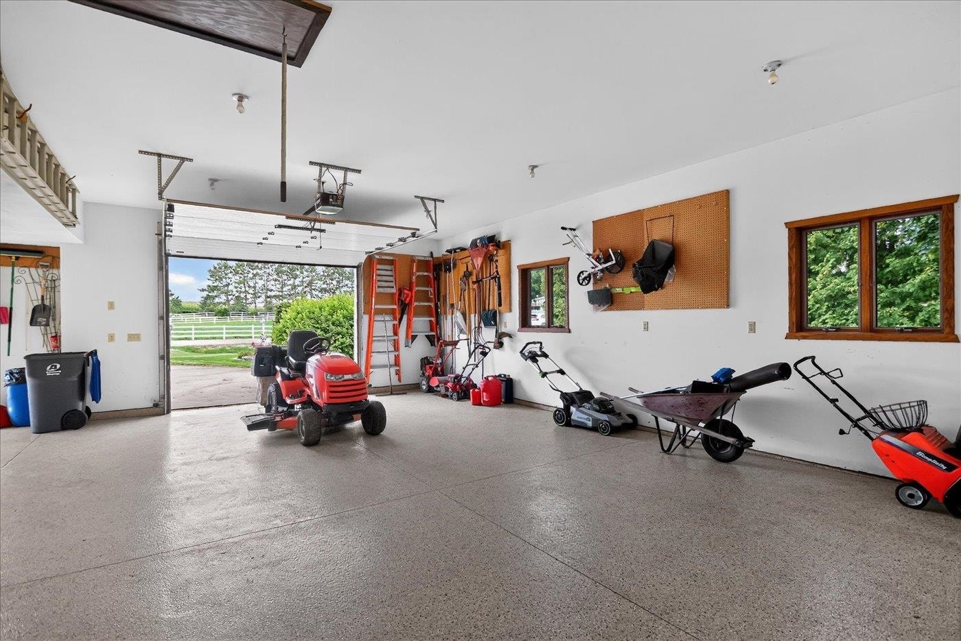 4956 Enchanted Valley Road, Springfield, WI 53562