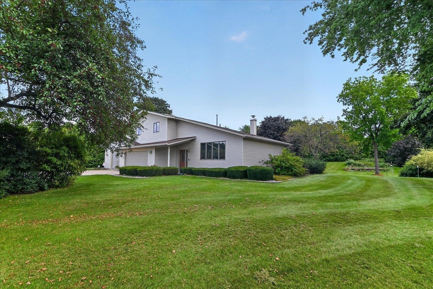 4956 Enchanted Valley Road, Springfield, WI 53562